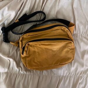 BAGGU Tumeric Fanny Pack with Black Details
